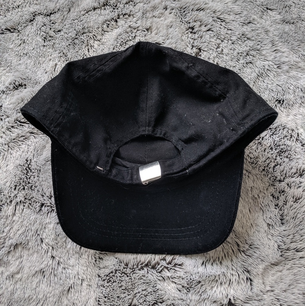 basic black cap - Picture 3 of 6